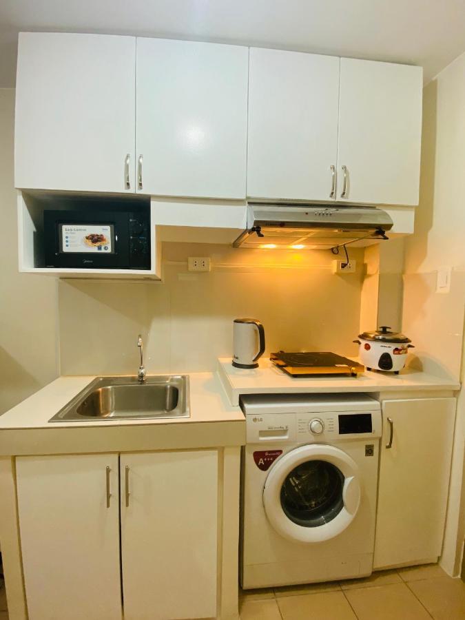 8 Spatial Condominium Davao City Esterno foto