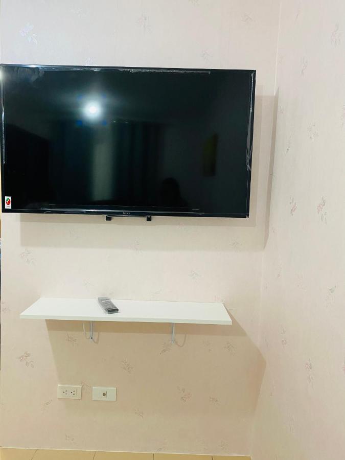 8 Spatial Condominium Davao City Esterno foto