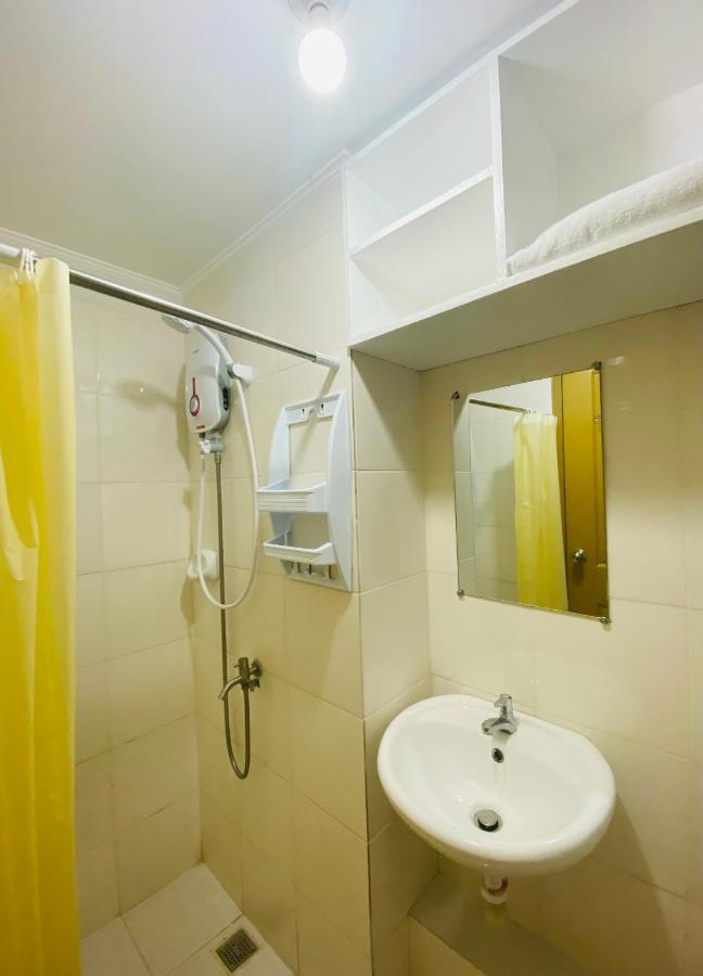 8 Spatial Condominium Davao City Esterno foto