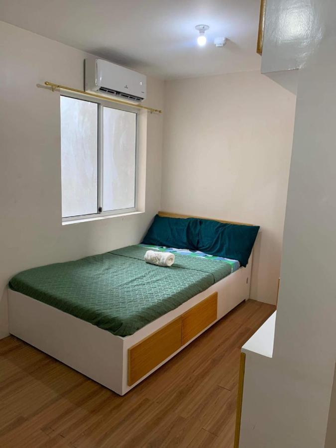8 Spatial Condominium Davao City Esterno foto