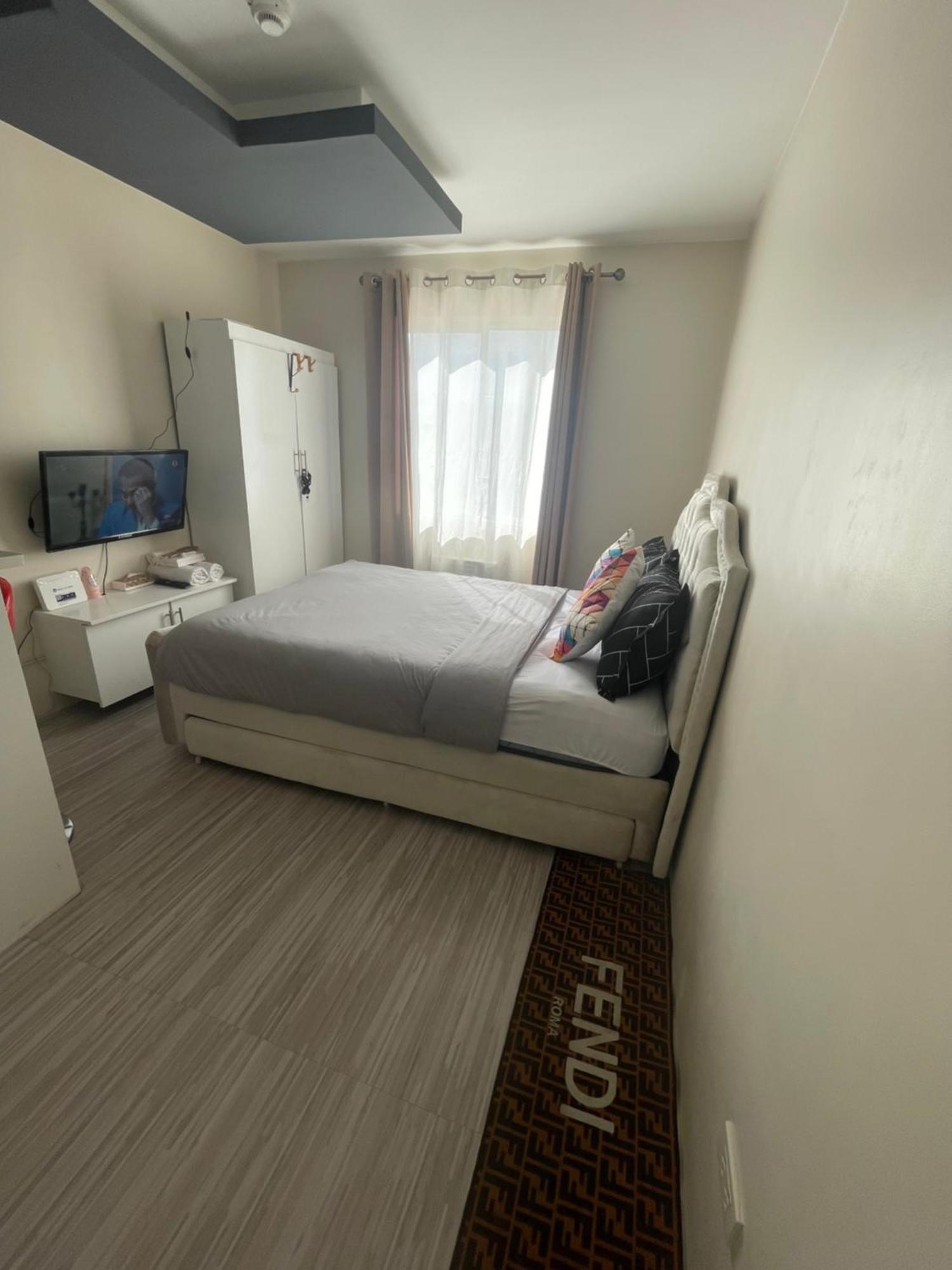 8 Spatial Condominium Davao City Esterno foto