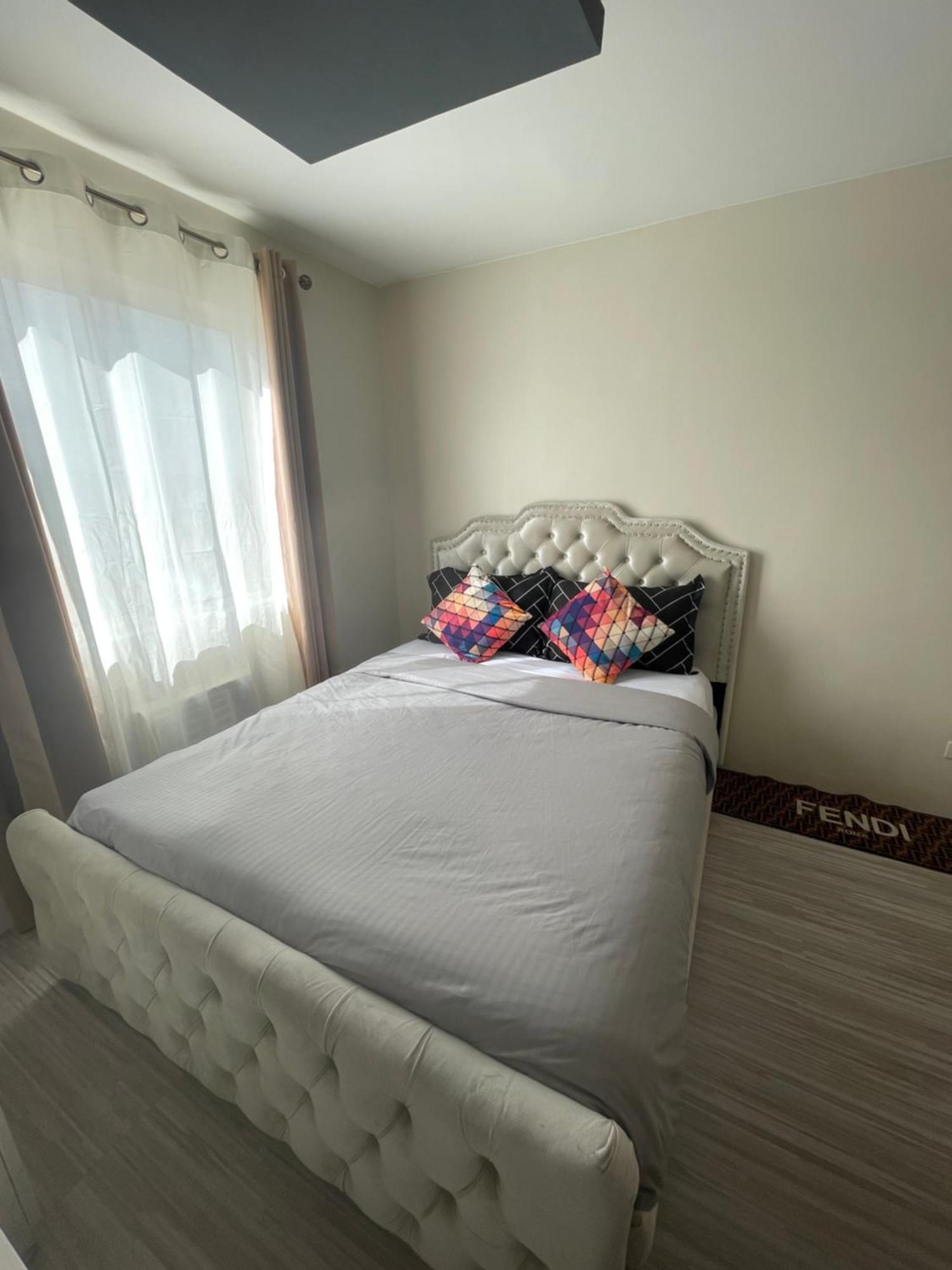 8 Spatial Condominium Davao City Esterno foto